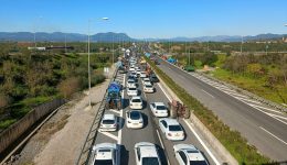 aftokinitopompi-odigon-taxi-sto-bloko