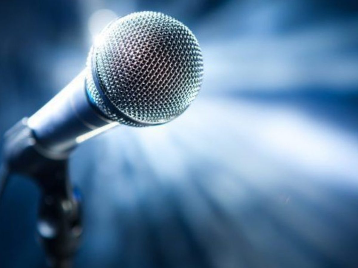 Αυτός είναι ο πασίγνωστος τραγουδιστής που έρχεται στην Εύβοια