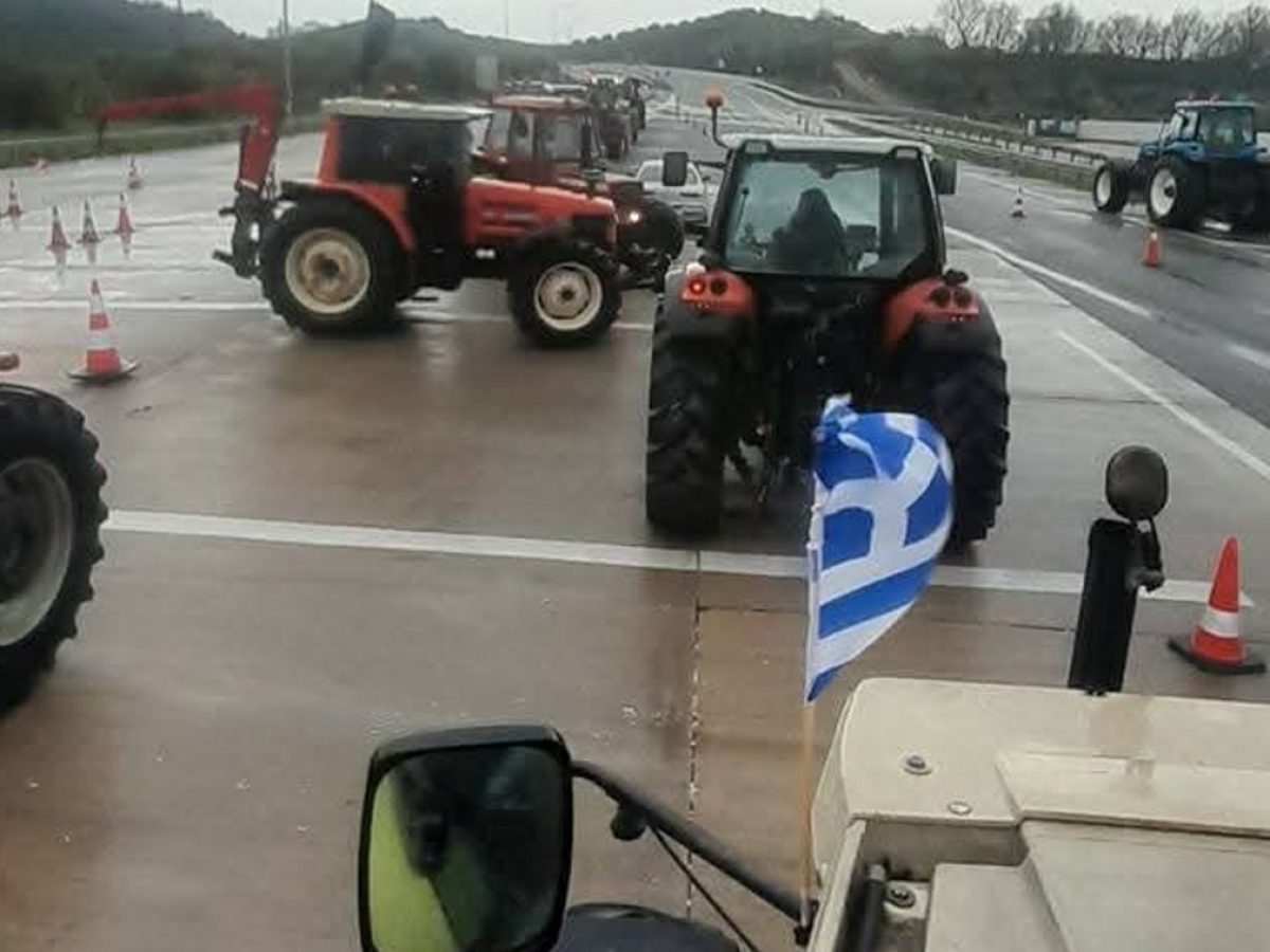 «Αυλαία» για το μπλόκο Αγγελοκάστρου- Αποχώρησαν τα τρακτέρ