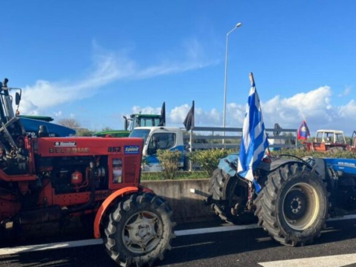 Μπλόκο Νεμέας: Αποχώρησαν με τα τρακτέρ οι αγρότες