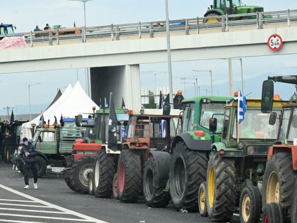 Μπλόκο Νίκαιας: Παραμένουν στους δρόμους – Αποφάσισαν κλιμάκωση των κινητοποιήσεων