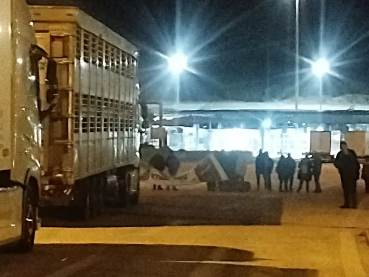 Μπλόκο Θεσπρωτίας: Δίωρος αποκλεισμός στο λιμάνι Ηγουμενίτσας