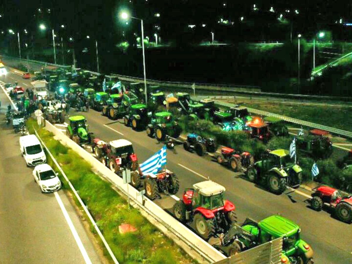 ΜΠΛΟΚΑ: Κλειστοί οι δρόμοι από τους αγρότες σε Εγλύκάδα και Πύργο