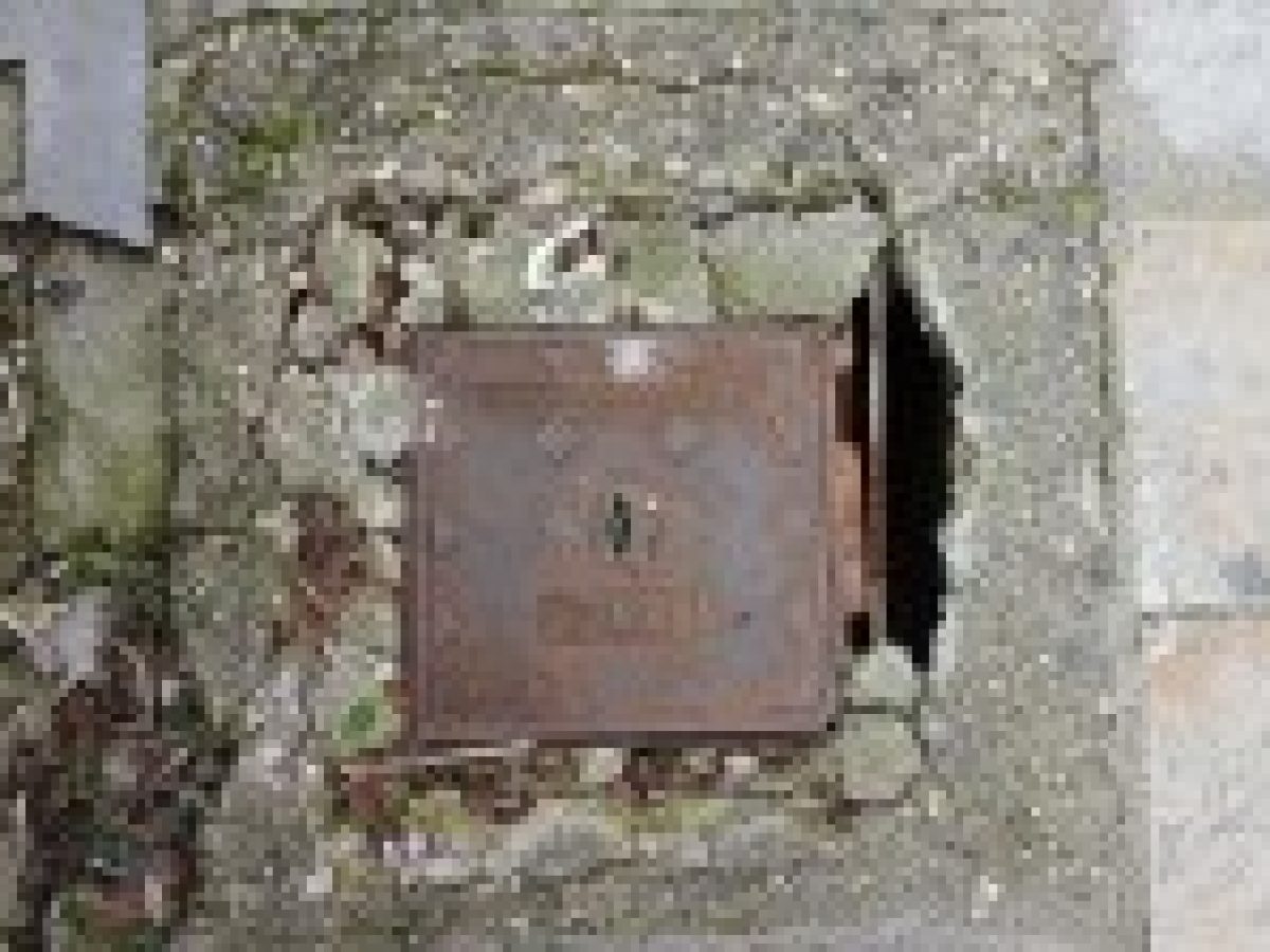 Χαλασμένο φρεάτιο στην πόλη της Λευκάδας…