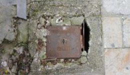chalasmeno-freatio-stin-poli-tis