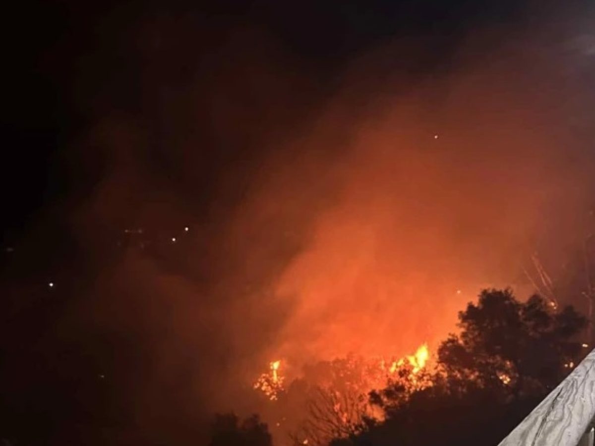 Χανιά: Μεγάλη φωτιά στην Κίσσαμο — Ισχυροί άνεμοι δυσκολεύουν την κατάσβεσή της