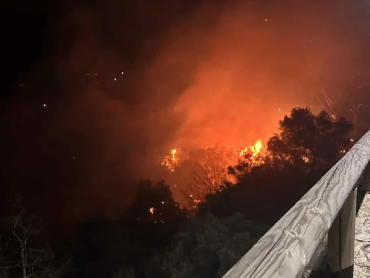 Χανιά: Μεγάλη φωτιά στην Κίσσαμο – Ισχυροί άνεμοι δυσκολεύουν την κατάσβεσή της