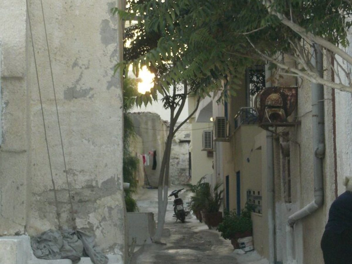 Χανιά | “Όμηροι” της γραφειοκρατίας κάτοικοι στα Γαυδιώτικα της Παλαιόχωρας – “Μέχρι ποιό αιώνα θα ζούμε με την ανασφάλεια, πότε η θάλασσα θα ξαναχτυπήσει τα σπίτια μας;”