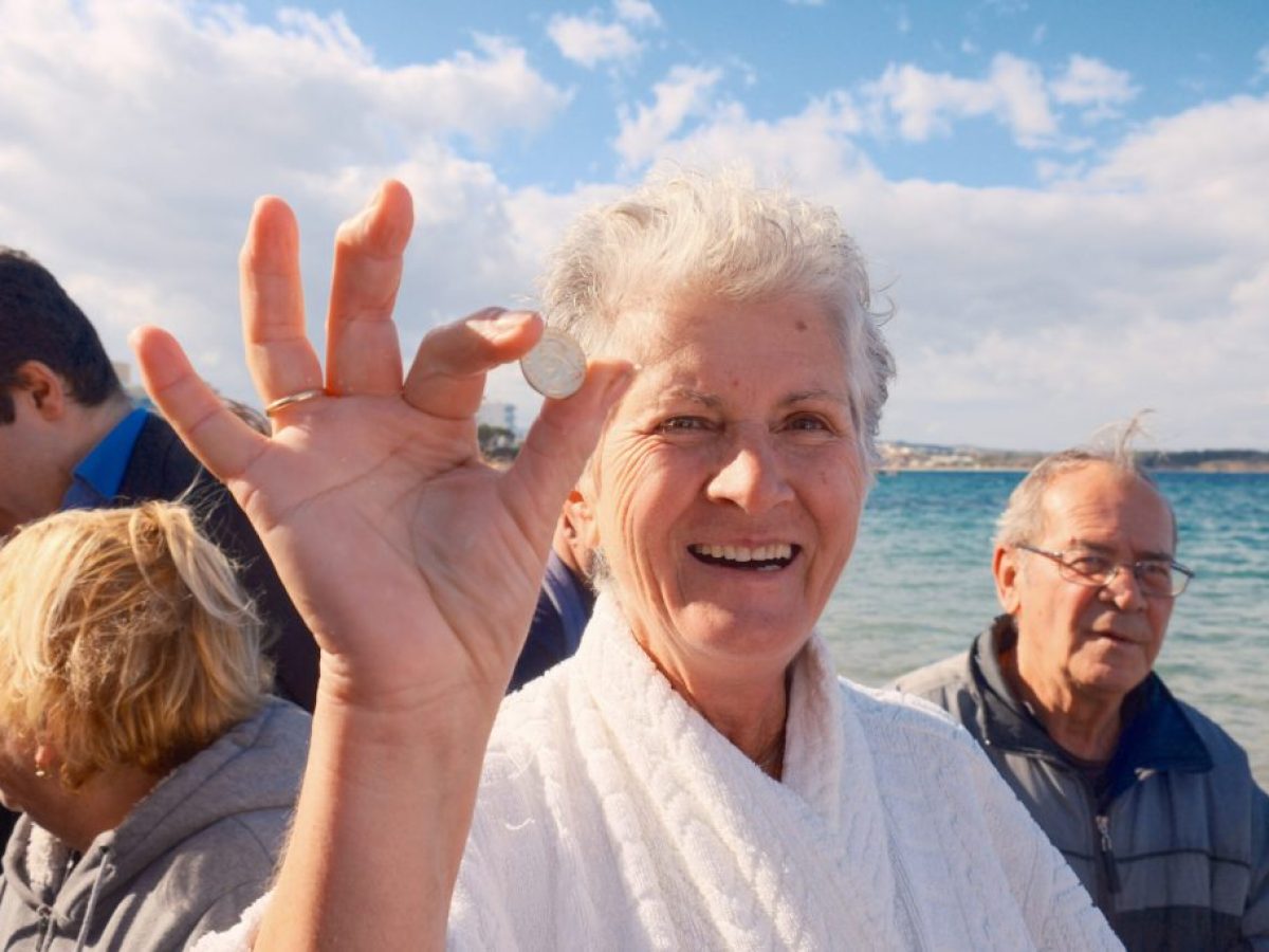 Χανιά: Ραντεβού στο κύμα για τους Χειμερινούς Κολυμβητές – Η κοπή της πίτας στη Νέα Χώρα