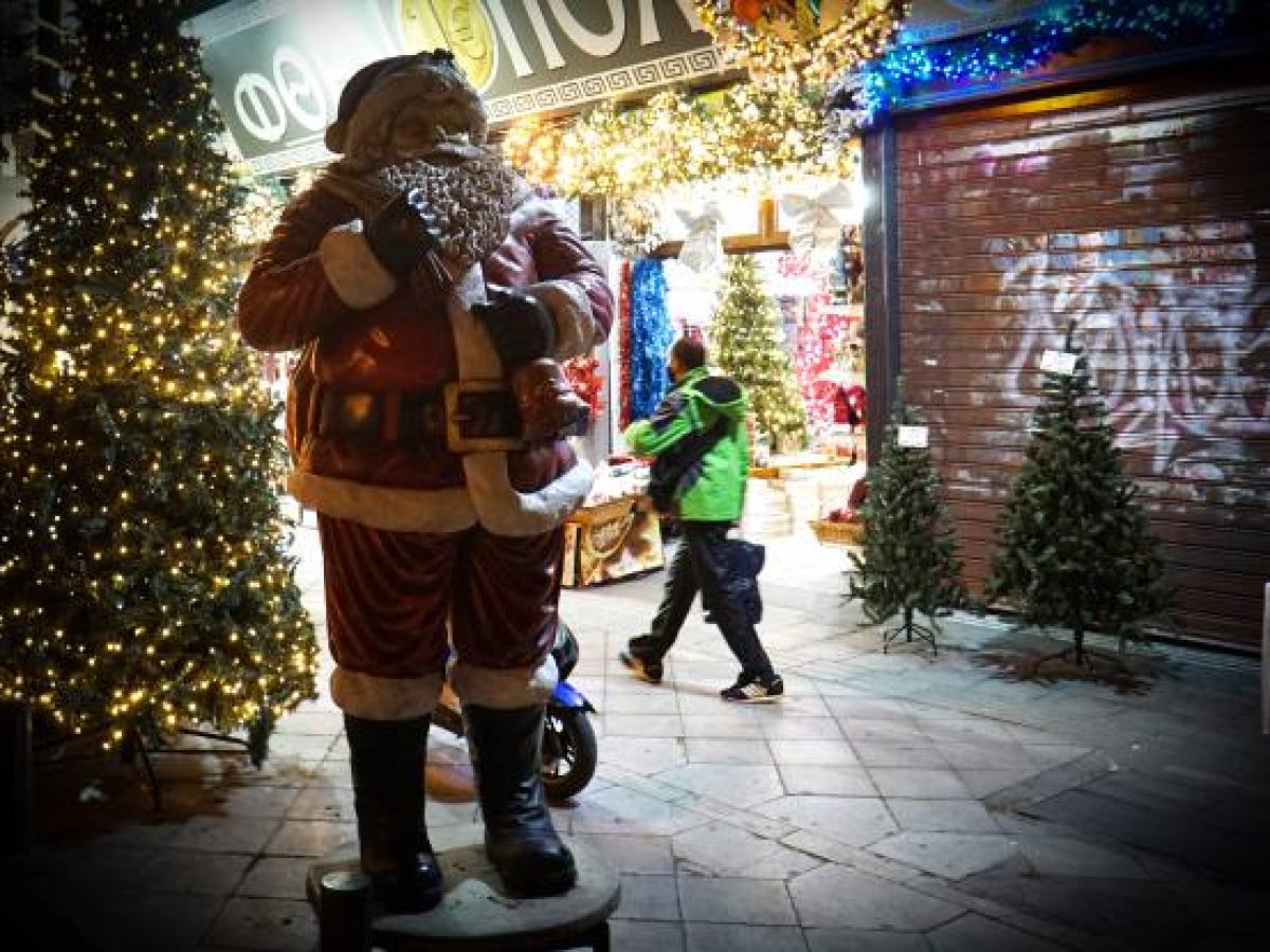 Χανιά: «Βουτιά» στον εορταστικό τζίρο για τους μικρομεσαίους – Η ακτινογραφία της αγοράς και οι «χαμένες» Κυριακές