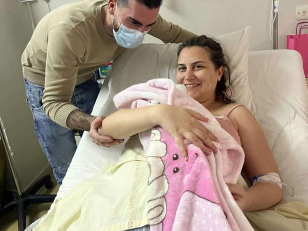 Χαρμόσυνες αφίξεις στη Μαιευτική του Νοσοκομείου Καλύμνου- Μετά το ποδαρικό με ένα αγοράκι πριν 4 ημέρες σήμερα γεννήθηκε και ένα χαριτωμένο κοριτσάκι.
