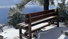chionismenos-enos-mageftikes-ikones-apo