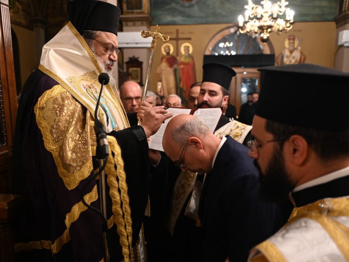 Χειροθεσία Άρχοντος Οφφικιάλιου από τον Μεσσηνίας Χρυσόστομο