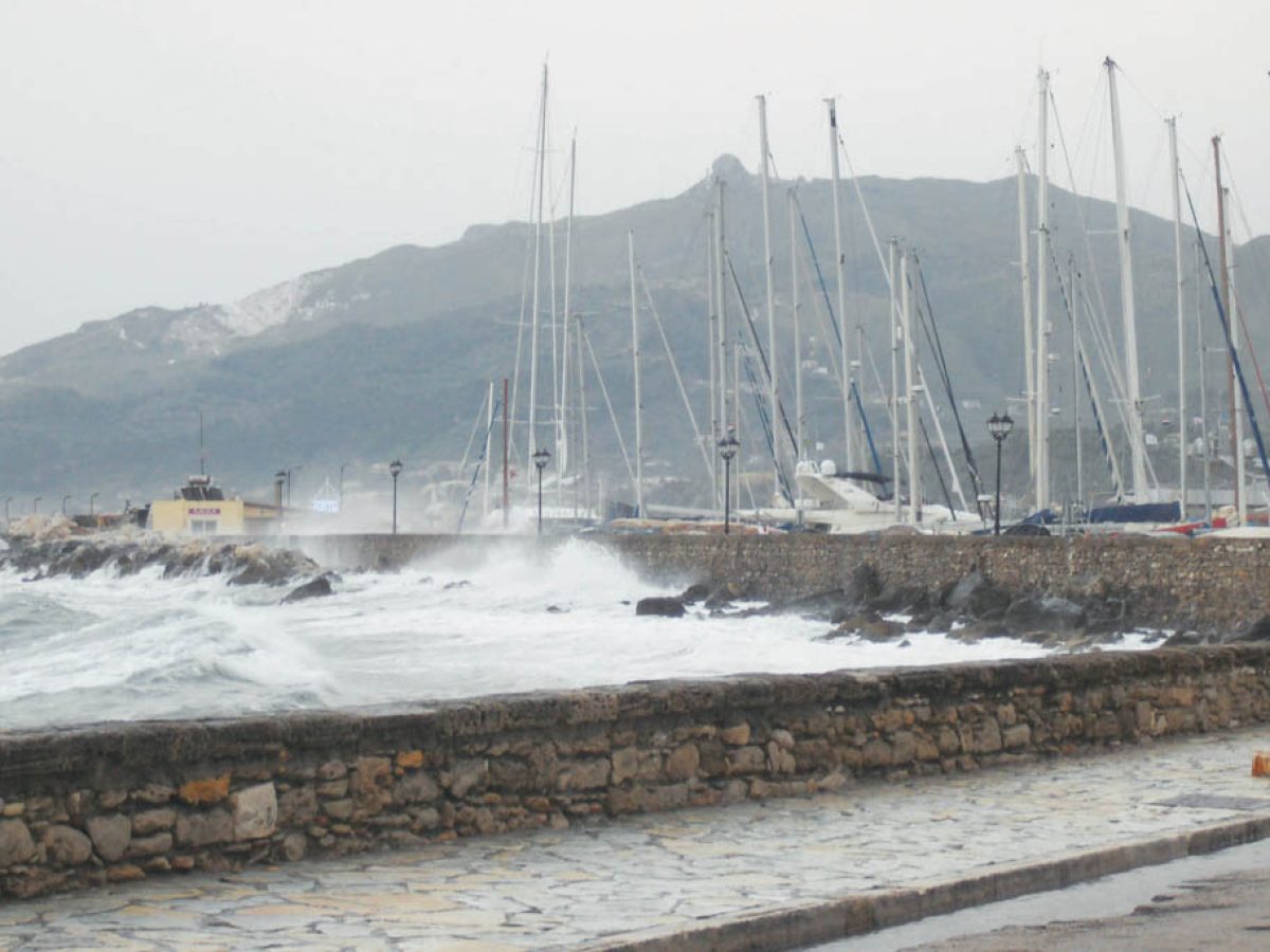 Χωρίς ακτοπλοϊκά δρομολόγια από το μεσημέρι λόγω ισχυρών ανέμων