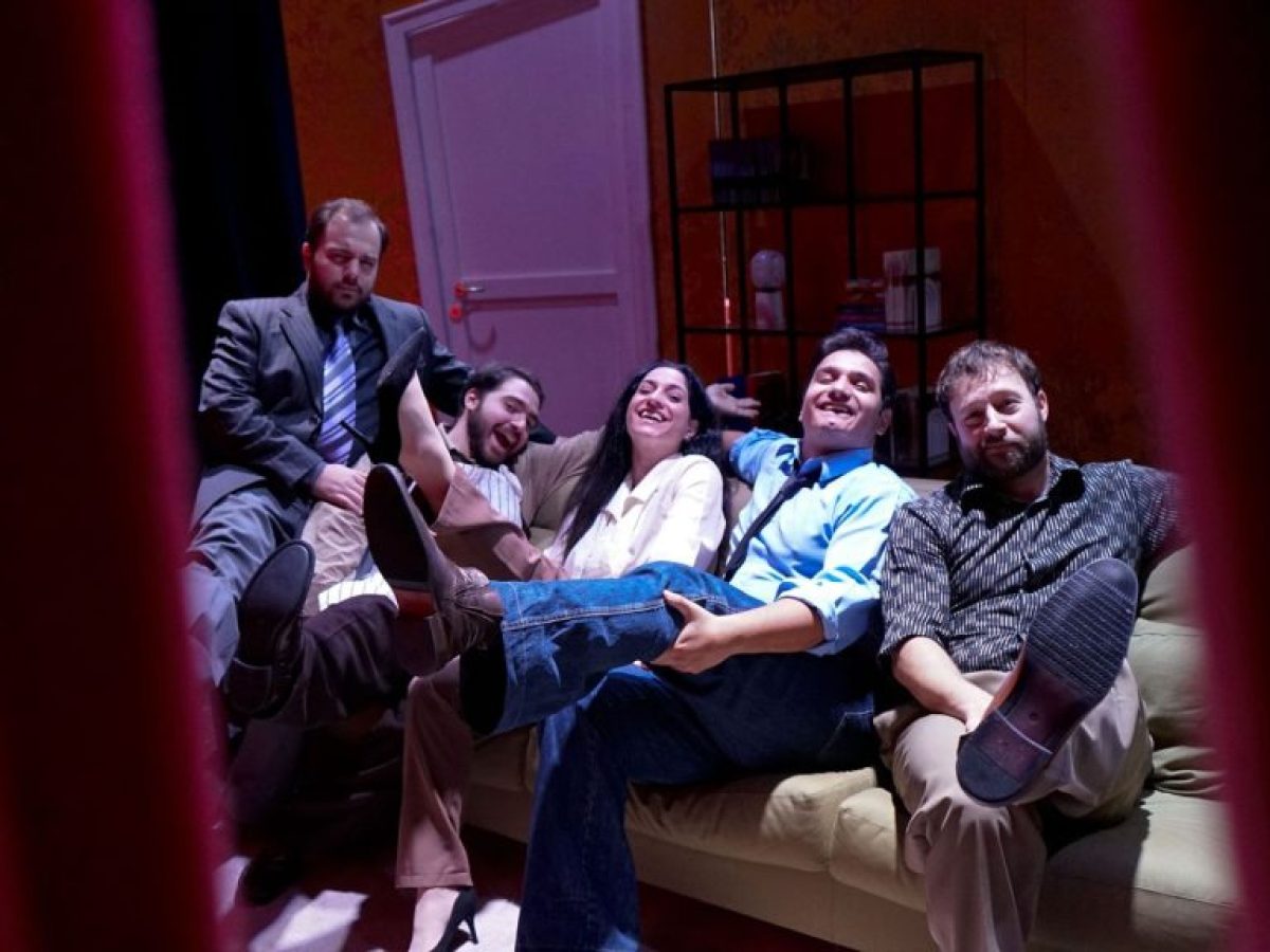 Δεύτερη παράταση παραστάσεων για το Δείπνο Ηλιθίων στο Metropolitan: The Urban Theater