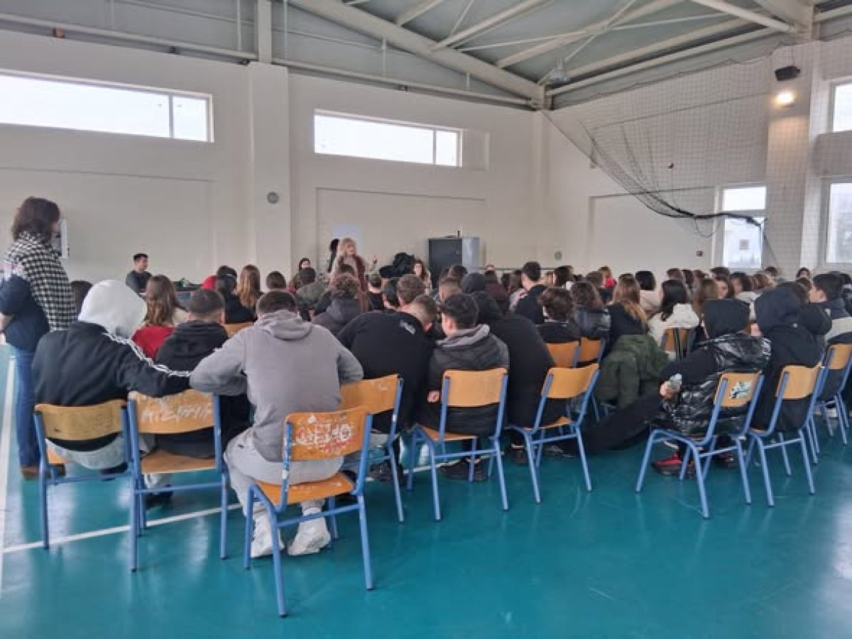 Διαδραστική παράσταση για την αντιμετώπιση του άγχους στις εξετάσεις στο ΓΕΛ Λουτρακίου (ΦΩΤΟ)