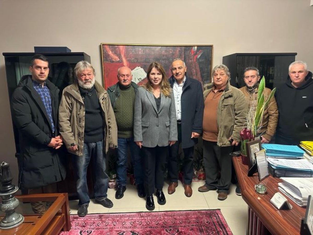 Διάλογος ουσίας της Κατερίνας Παπακώστα με τους ανθρώπους των λαϊκών αγορών για το Ηλεκτρονικό Δελτίο Αποστολής: «Προτεραιότητα η διαφάνεια χωρίς να απειληθεί η βιωσιμότητα του κλάδου»