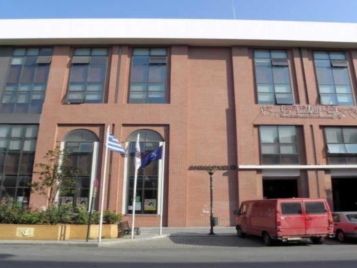 &Delta;ή&mu;&omicron;&sigmaf; &Alpha;&lambda;&epsilon;&xi;&alpha;&nu;&delta;&rho;&omicron;ύ&pi;&omicron;&lambda;&eta;&sigmaf;: &Eta; &sigma;ύ&sigma;&tau;&alpha;&sigma;&eta; &delta;&iota;&alpha;&pi;&alpha;&rho;&alpha;&tau;&alpha;&xi;&iota;&alpha;&kappa;ή&sigmaf; &epsilon;&pi;&iota;&tau;&rho;&omicron;&pi;ή&sigmaf; &gamma;&iota;&alpha; &tau;&alpha; &delta;&eta;&mu;&omicron;&tau;&iota;&kappa;ά &tau;έ&lambda;&eta; &delta;&epsilon;&nu; &pi;&rho;&omicron;&delta;&iota;&kappa;ά&zeta;&epsilon;&iota; &kappa;&alpha;&mu;ί&alpha; &alpha;ύ&xi;&eta;&sigma;&eta;
