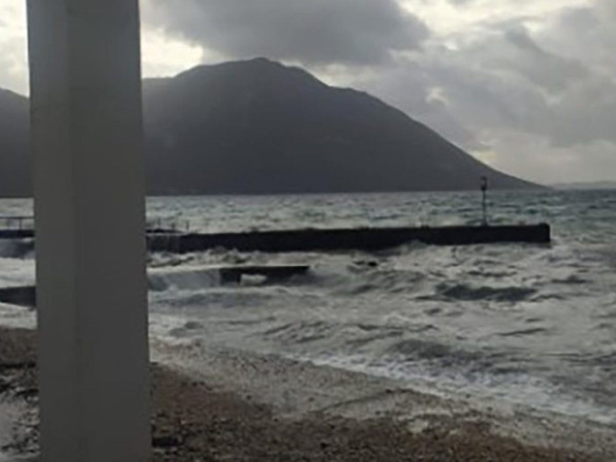 Δήμος Ξηρομέρου: Πρόβλημα στην πλωτή προβλήτα στη δυτική πλευρά του Μύτικα λόγω θαλασσοταραχής