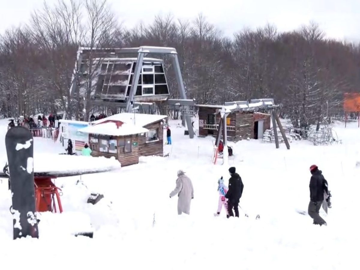 Δυναμική έναρξη σεζόν στα χιονοδρομικά κέντρα: Βασιλίτσα και Λαϊλιάς γέμισαν επισκέπτες