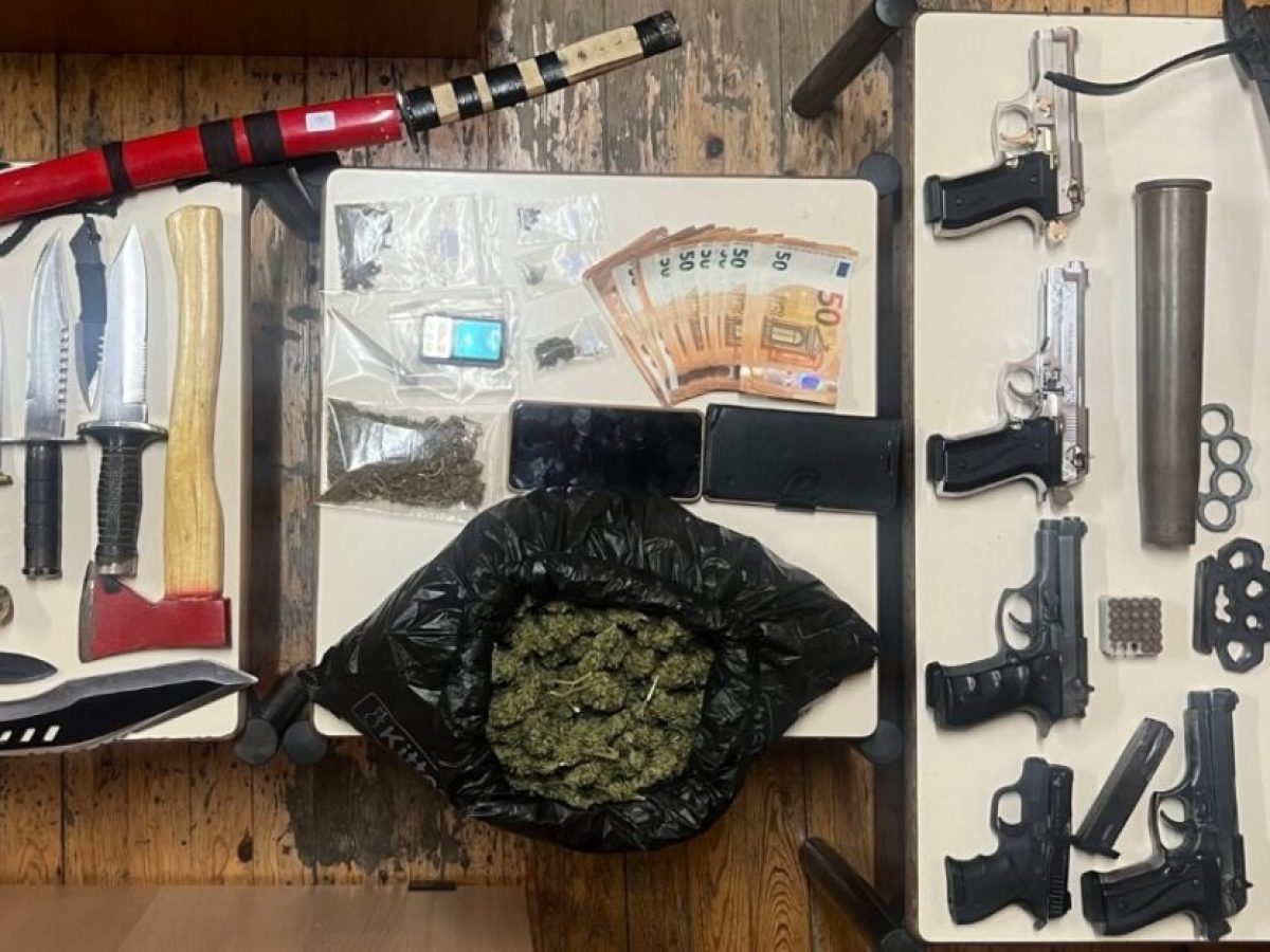 Δύο συλλήψεις για ναρκωτικά και οπλοκατοχή