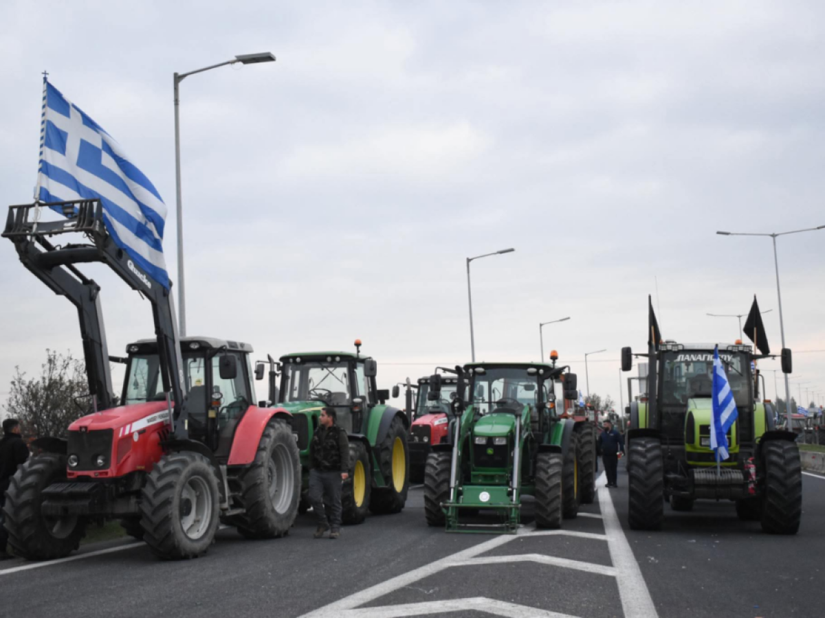 Διορία 48 ωρών για να φύγουν τα τρακτέρ και να ανοίξουν οι δρόμοι