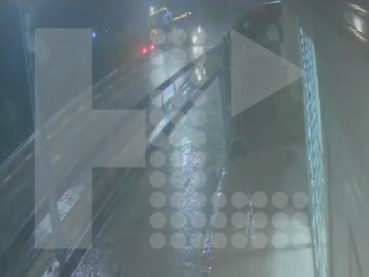 Δείτε video: Η στιγμή που ο ανεμοστρόβιλος ανατρέπει αυτοκίνητο στο Γιαννιτσοχώρι