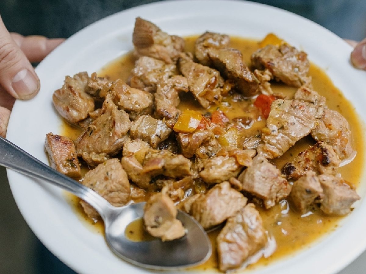 Χοιρινή τηγανιά: όλα τα μυστικά & 15 συνταγές για τον αθάνατο ελληνικό μεζέ