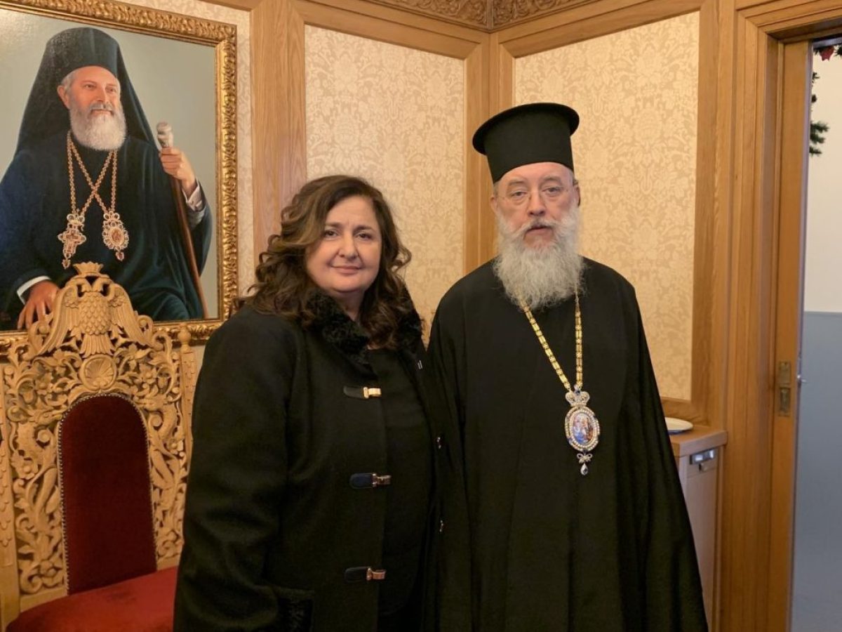 Η Δήμαρχος Διονύσου στην τελετή κοπής της πρωτοχρονιάτικης βασιλόπιτας της Ι.Μ. Κηφισίας, Αμαρουσίου, Ωρωπού & Μαραθώνος