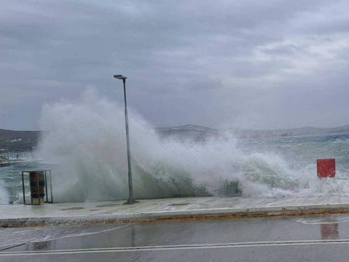 Η κακοκαιρία “σαρώνει” τη Μήλο (Photos & Video)