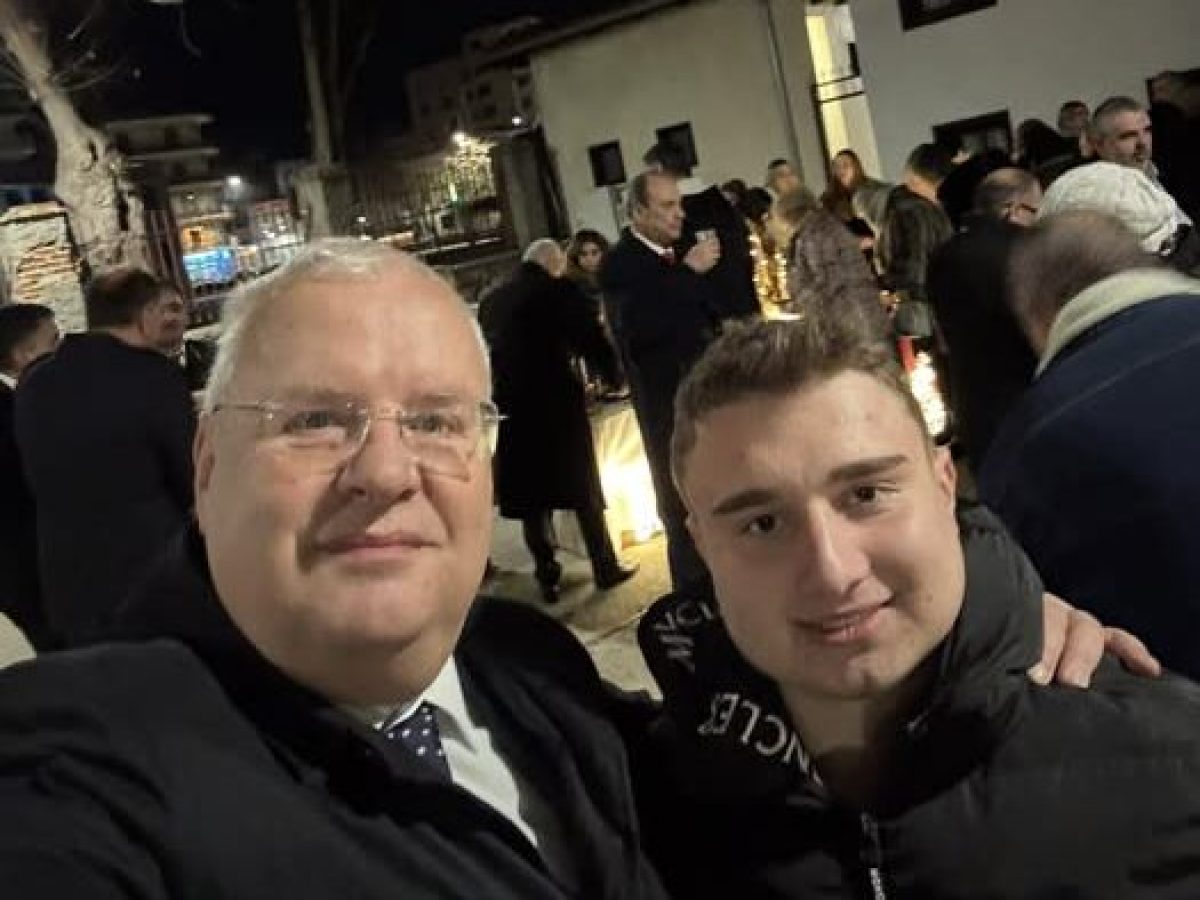 Κοπή βασιλόπιτας και απονομή επαίνων σε αριστεύσαντες μαθητές από τη Μητρόπολη Μαρωνείας & Κομοτηνής