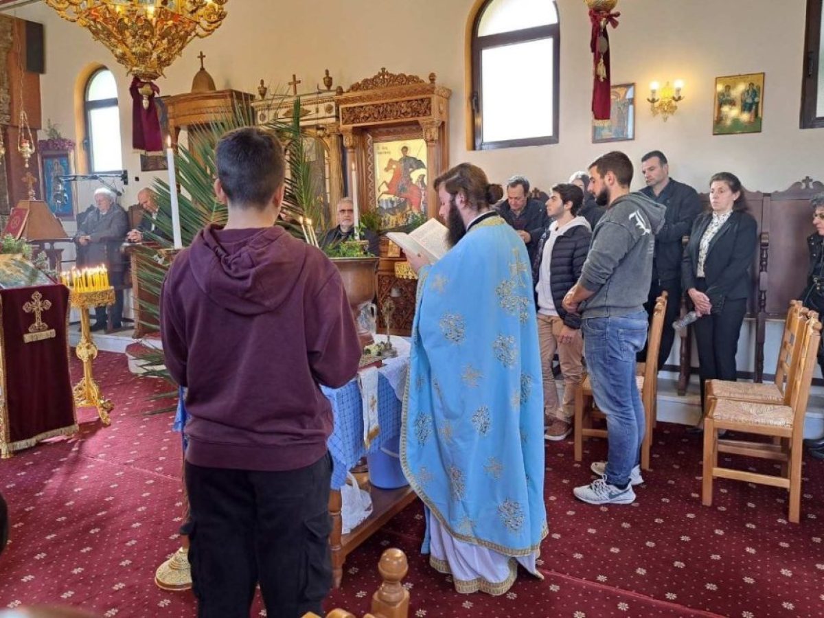 Με λαμπρότητα & κλίμα βαθιάς κατάνυξης ο Μέγας Αγιασμός των Υδάτων και η ρίψη του Τιμίου Σταυρού στα Ζόλα Κεφαλονιάς (βίντεο – εικόνες)