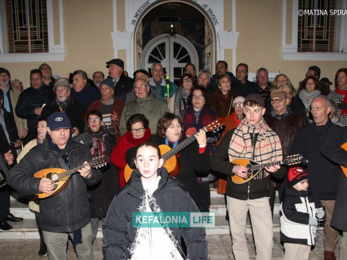 Παρά τις δυσκολίες του καιρού η Χορωδία & Μαντολινάτα Αργοστολίου κατάφερε και φέτος να ψάλλει τα Κάλαντα και να τραγουδήσει για το καλωσόρισμα του 2026 με τον δικό της παραδοσιακό τρόπο