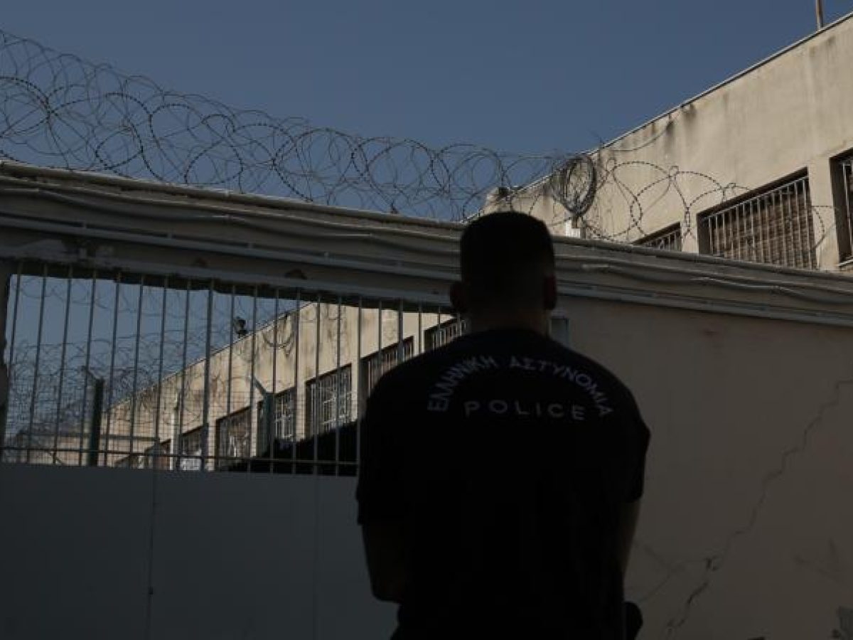 Σωφρονιστικό Κατάστημα Τρικάλων: Σύλληψη 66χρονου για απόπειρες εισαγωγής απαγορευμένων ηλεκτρονικών συσκευών & ναρκωτικών ουσιών