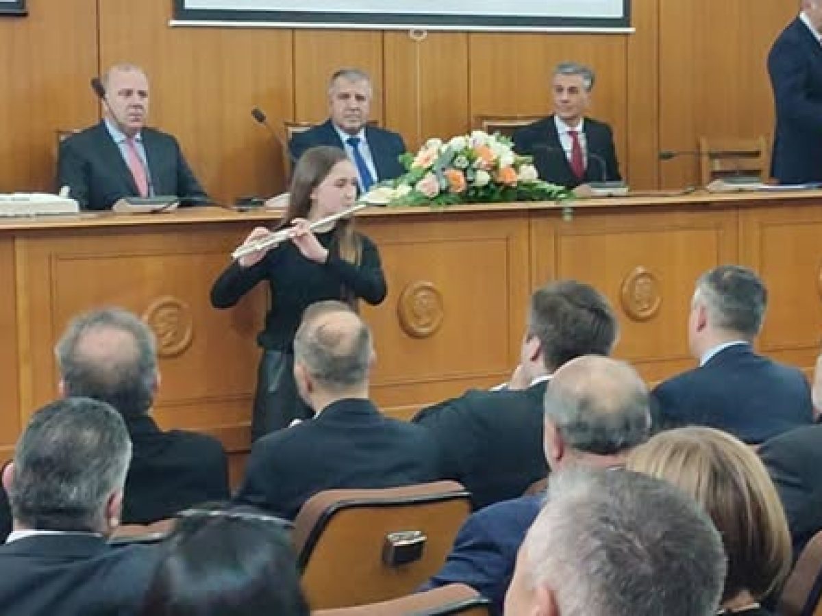 Βράβευση της σπουδαίας 12χρονης φλαουτίστριας & πιανίστριας Νεφέλης Κουτσούκου από το Επιμελητήριο Κορινθίας