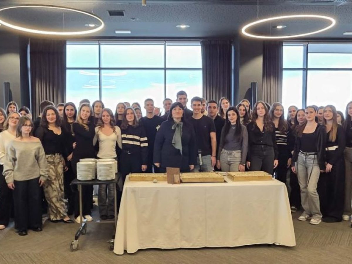 Ξεκίνημα χρονιάς με χαμόγελα & κοπή πίτας για το Φροντιστήριο Βιολογίας «Εξέλιξη»