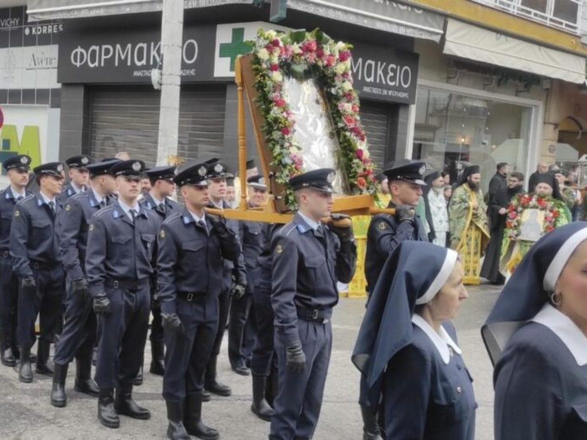 Δόκιμοι αστυφύλακες (δύο Αγρινιώτες) από την σχολή αστυφυλάκων Νάουσας παρέστησαν στην λιτανεία του Αγίου Αντωνίου Βέροιας – ΦΩΤΟ