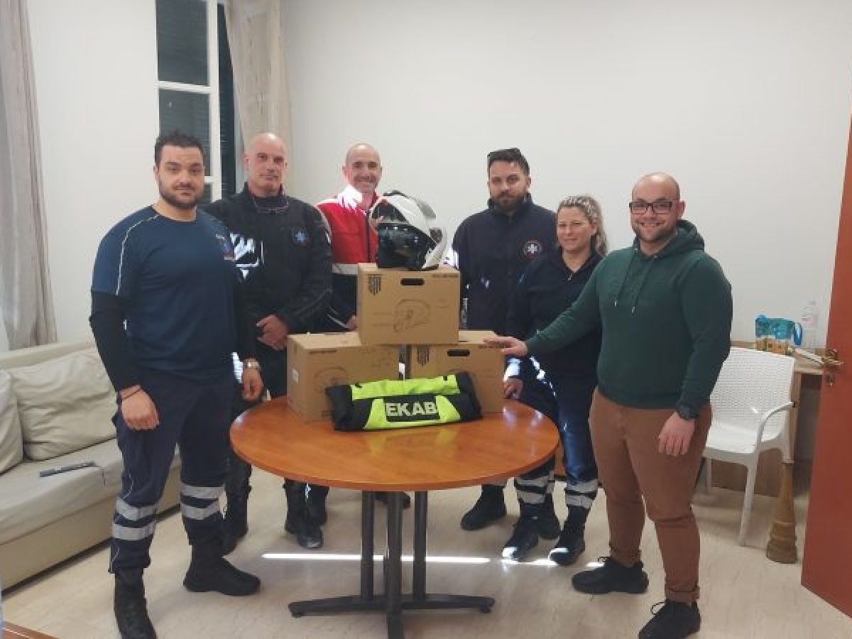 Δωρεά προστατευτικών κράνων στους διασώστες δικυκλιστές ταχείας ανταπόκρισης του ΕΚΑΒ Κέρκυρας 