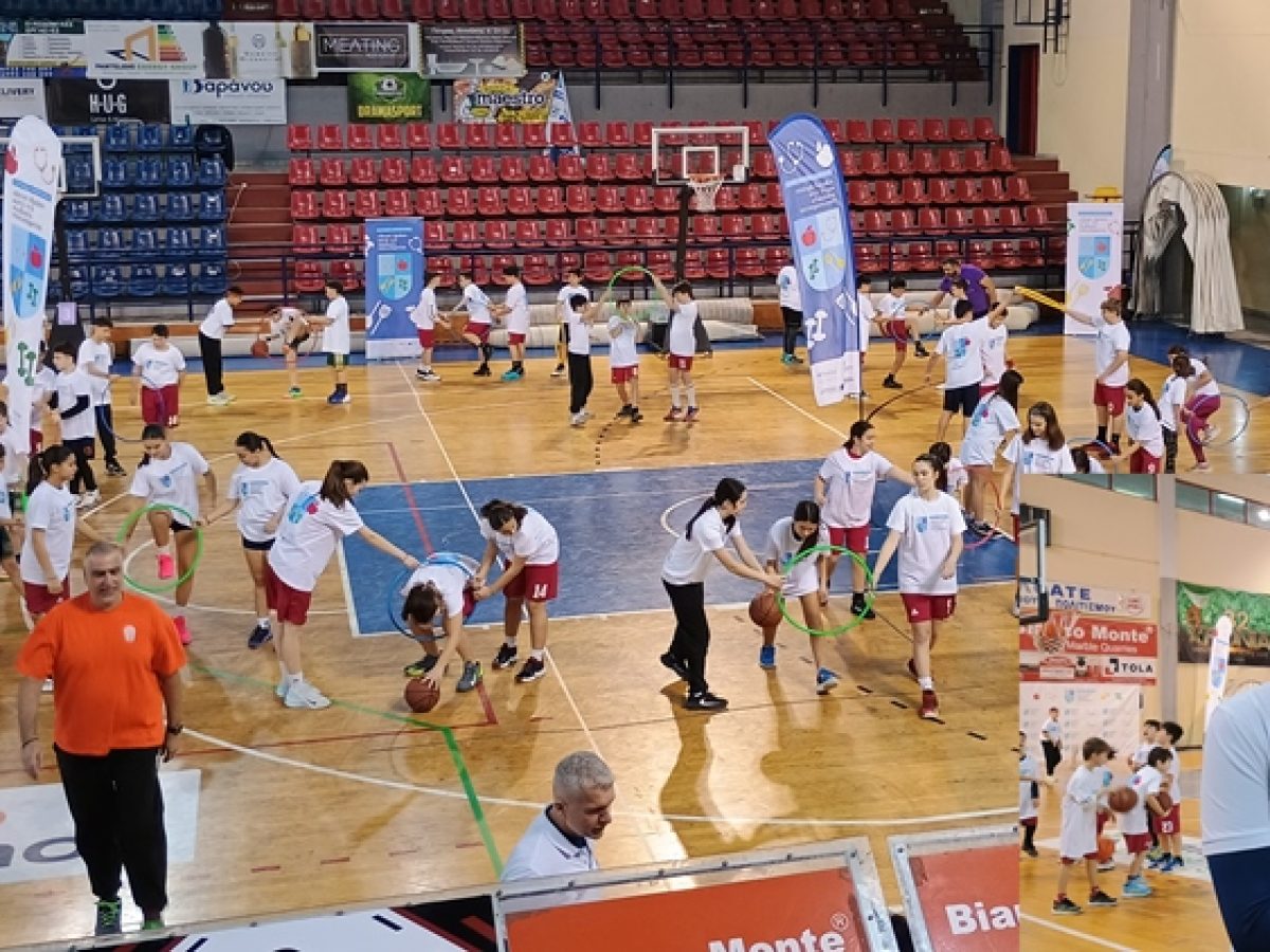 Δράσεις κατά της παιδικής παχυσαρκίας από την Ομοσπονδία Καλαθοσφαίρισης στο αθλητικό κέντρο «Κραχτίδη»  Μιλάει στον «Π.Τ.»  ο Τεχνικός Διευθυντής του Octopus MiniBasketball Program Γιώργος Καλαϊτζής