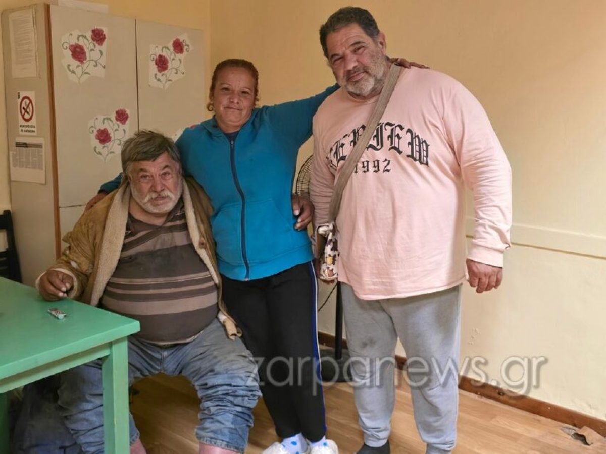 «Εδώ όποιος κάνει φασαρίες, φεύγει» – Απολαύσαμε τη ζεστή φιλοξενία των αστέγων, σε μια κρύα νύχτα του χειμώνα στα Χανιά