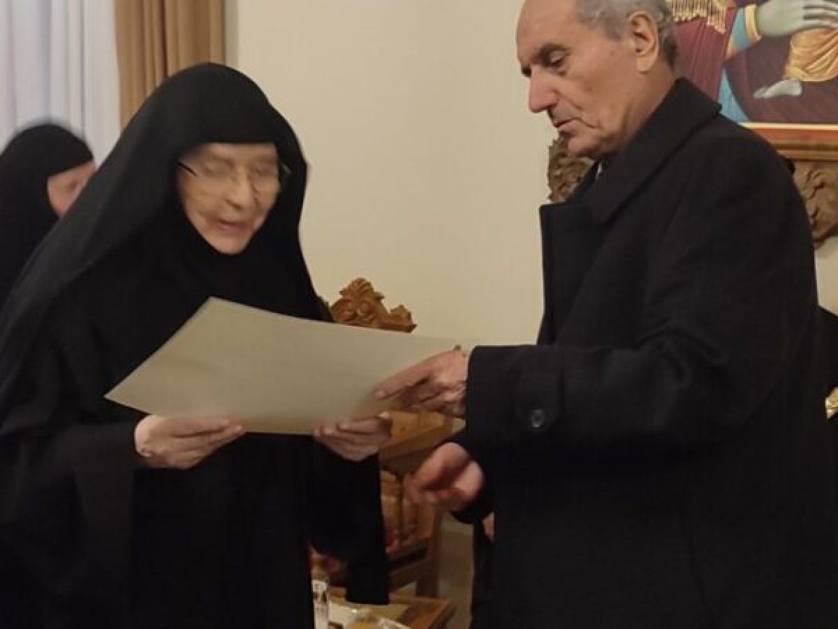 Έγινε από τον Φ.Ι.ΛΟ.Σ. η απονομή του «Βραβείου Φιλίας Τρικάλων» στην μοναχή Θεοτέκνη Αγιοστεφανίτισσα