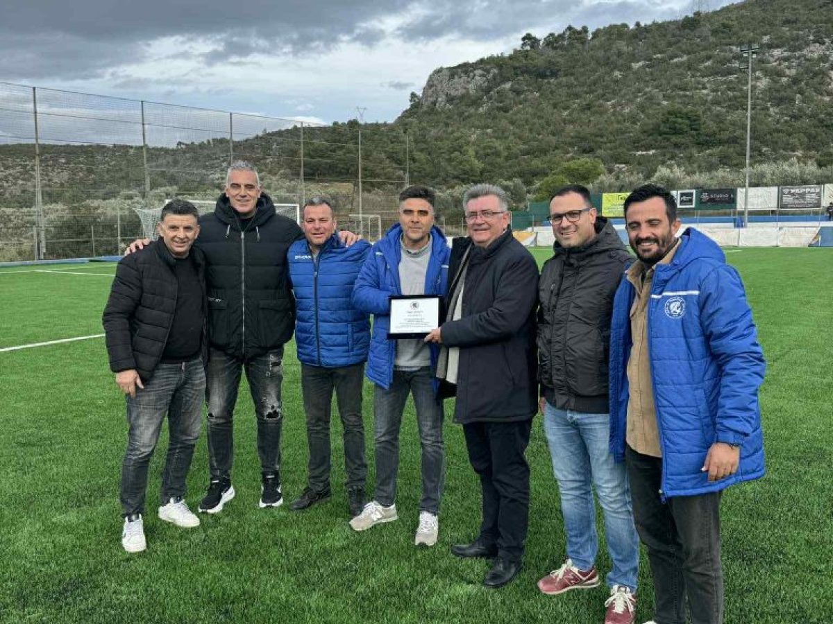 Εγκαίνια για τον νέο τάπητα στο γήπεδο Αθικίων – Έρχονται νέα έργα στις αθλητικές υποδομές