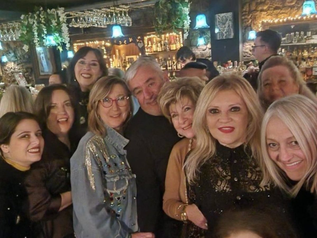 Έκοψαν πίτα, προτού κεντρίσουν την σκηνή!