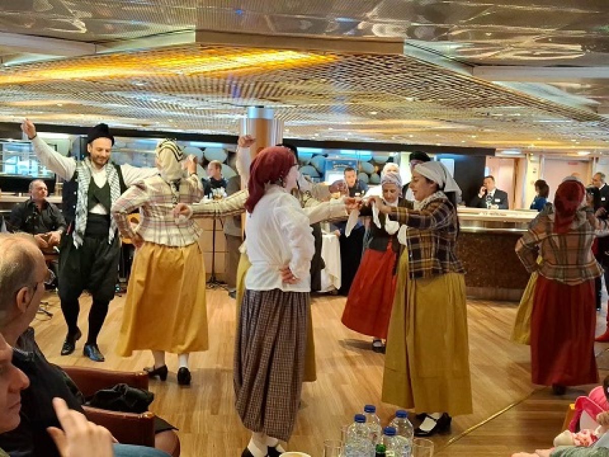 Έκοψε την βασιλόπιτα η Ομοσπονδία Λεσβιακών Συλλόγων Αττικής.ΦΩΤΟ