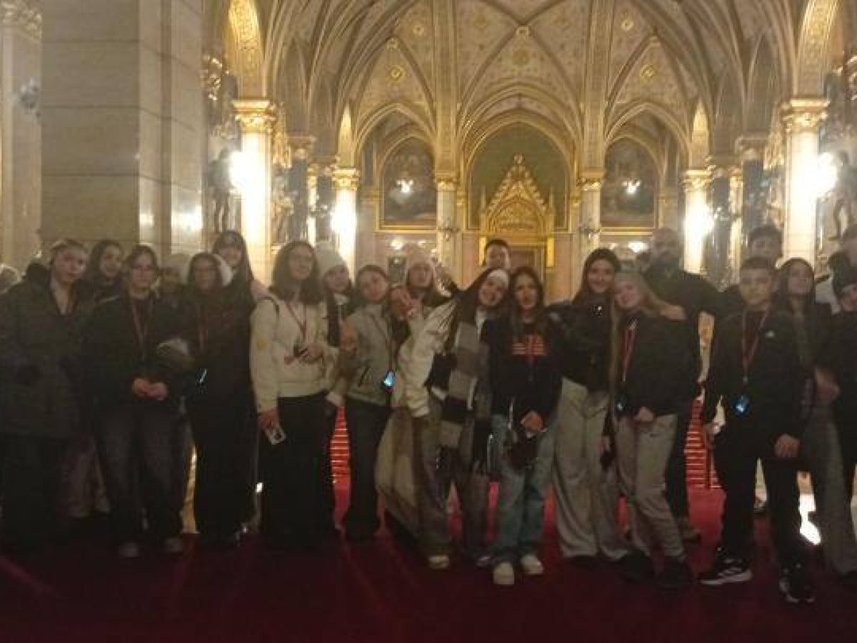 Εκπαιδευτική εκδρομή του 1ου Γυμνασίου Ραφήνας στο Ευρωπαϊκό Κοινοβούλιο και στο Ελληνικό Σχολείο «Μανώλης Γλέζος» – rpn