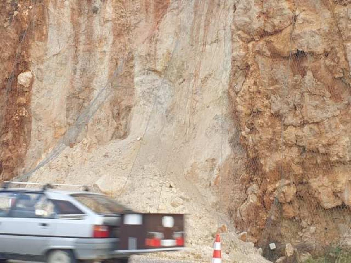 Εκτεταμένες κατολισθήσεις στον νέο οδικό άξονα Λευκάδα – Άγιος Νικόλαος προκαλούν έντονο προβληματισμό