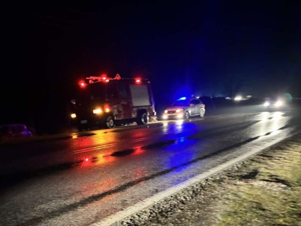 Εκτροπή οχήματος έξω από την Καλαμπάκα. Απεγκλωβίστηκε οικογένεια