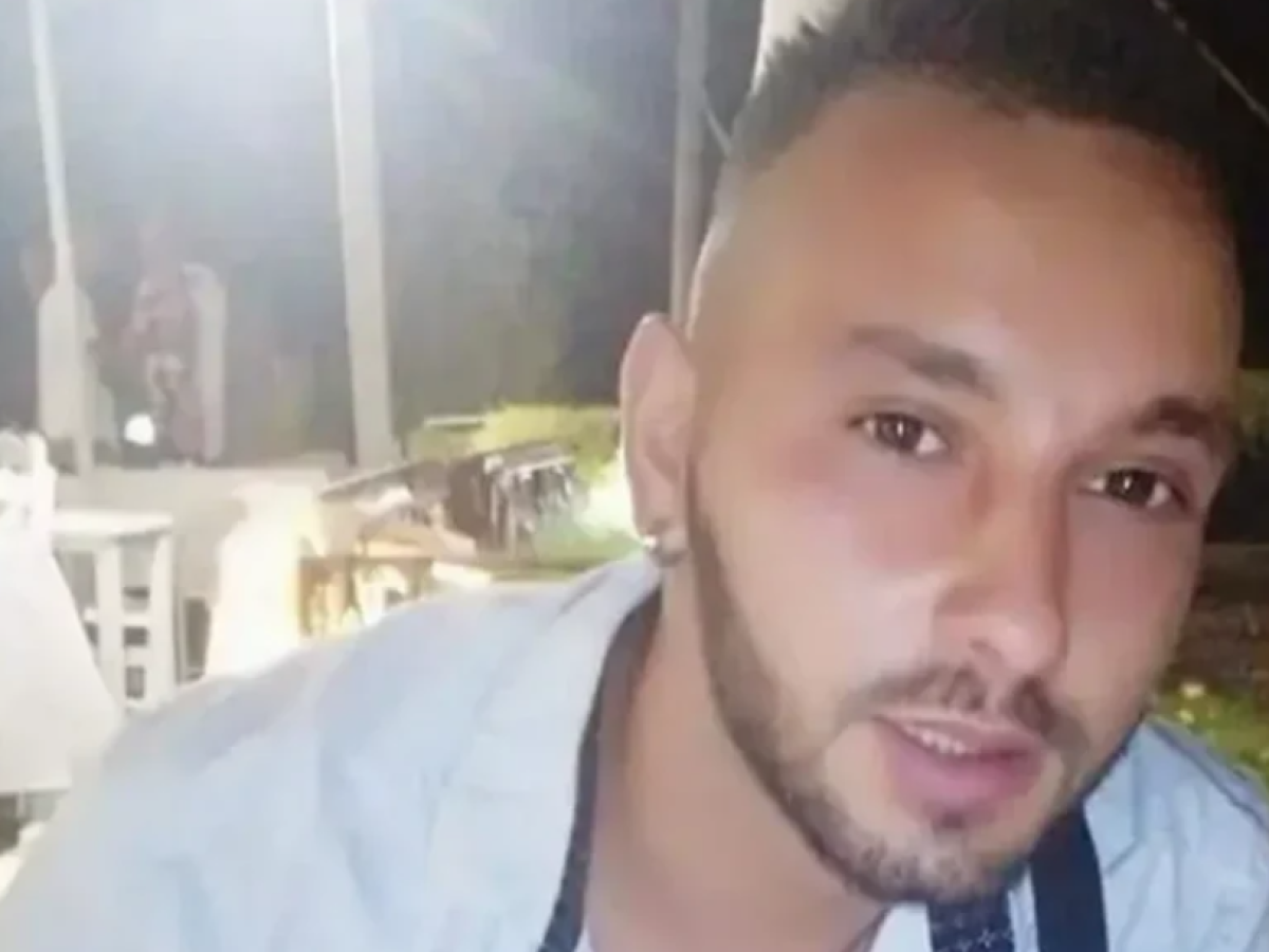 ΕΚΤΑΚΤΟ – Πάτρα: Παραδόθηκαν οι τρεις από τους εννέα που κατηγορούνται για το θάνατο του 30χρονου Κώστα στο “Αβαντάζ”