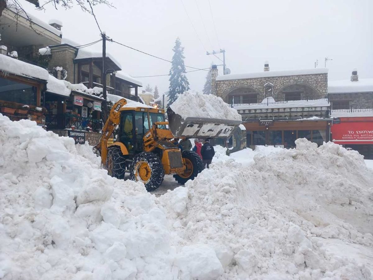 Ελάτη: Σε εξέλιξη εκτεταμένες εργασίες αποχιονισμού από τον Δήμο Πύλης