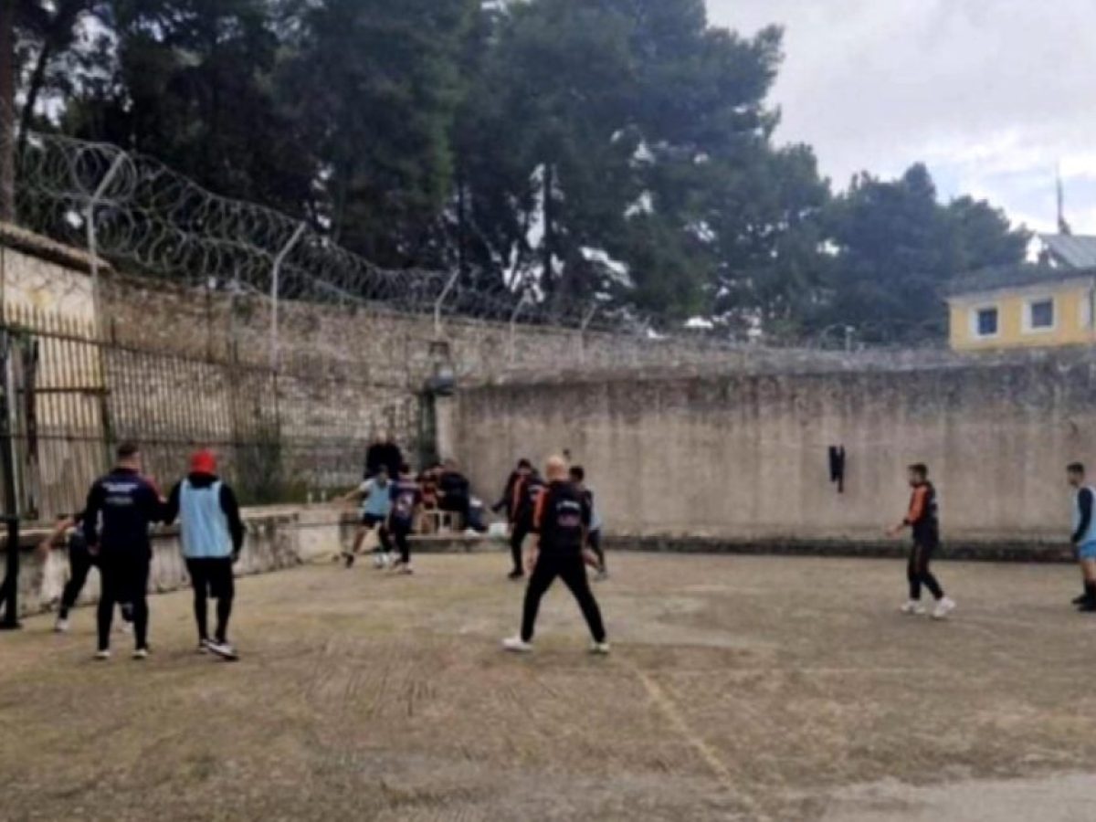 Ένα διαφορετικό γήπεδο: Ο Θιναλιακός έπαιξε μπάλα μέσα στις φυλακές Κέρκυρας